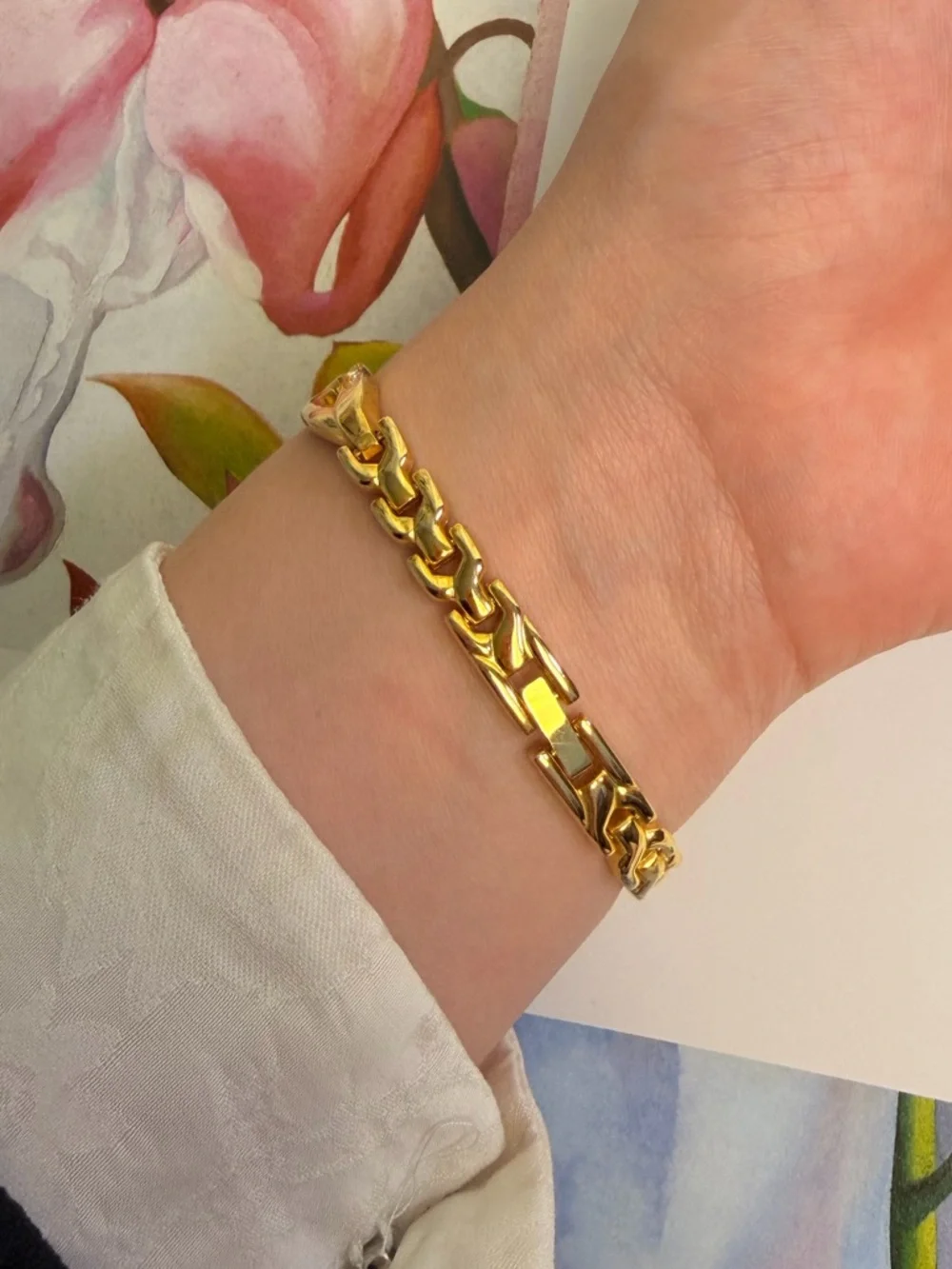 Elegant Gold-Tone Women's Bracelet Watch with Crystals on a Dial